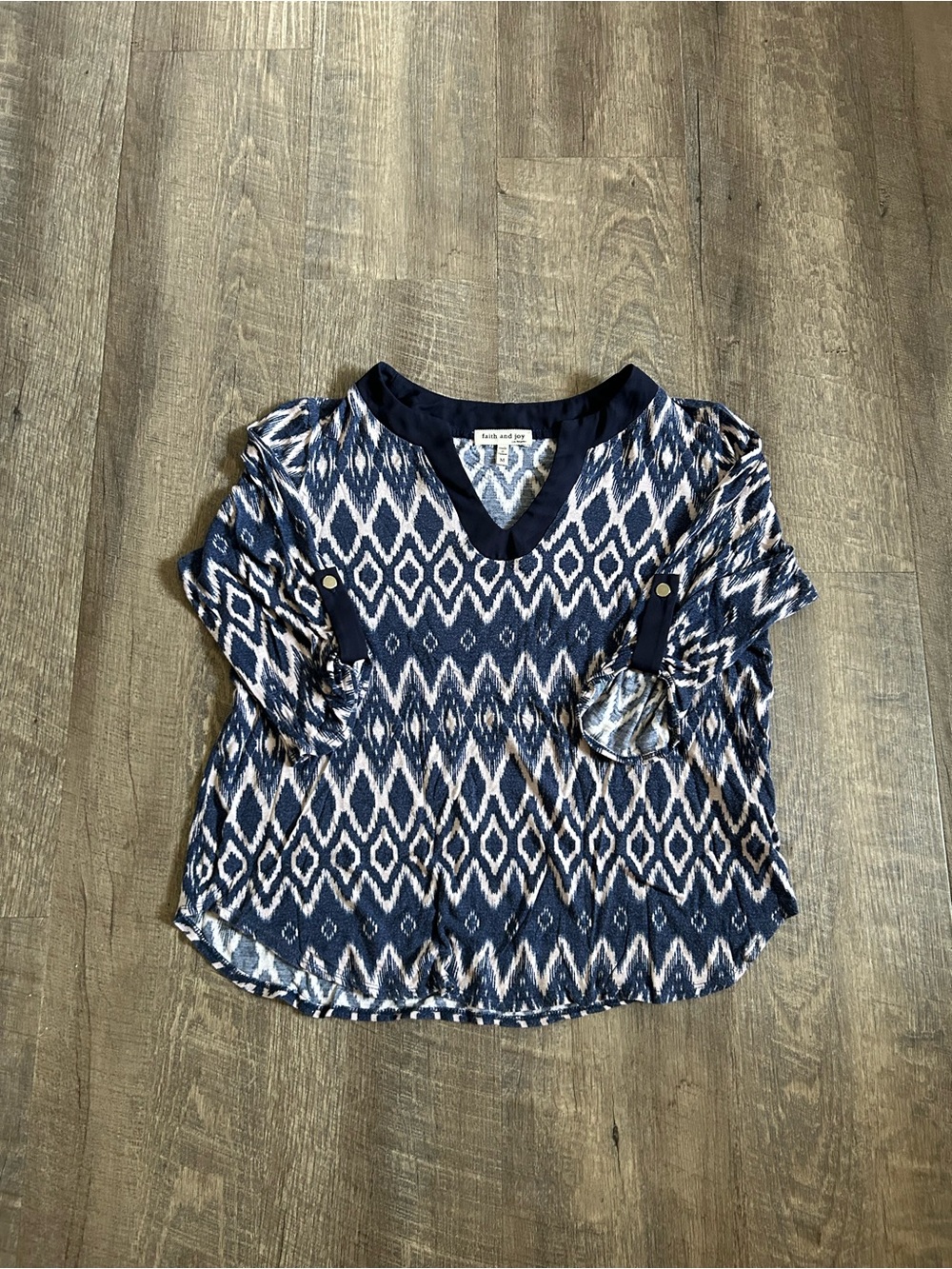 Faith & Joy Los Angeles Size M Blue Geometric Button Shirt
